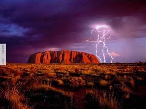 Ayers Rock Az Uluru Nemzeti Parkban Ausztrália Ennyi Hu S Z ó R