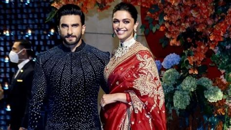 Ranveer Singh Flirts With Deepika Padukone Amid Tiff Rumours Watch Bollywood Hindustan Times