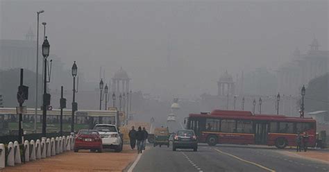 The national weather service for delhi, india is reporting wednesday 12th may to be the wettest day in the coming week with around 5.00mm or 0.2 inches of. Delhi shivers with wintry chill as mercury plunges to 11 ...