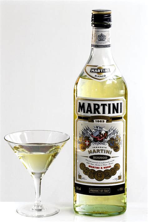 Martini Bianco In Flasche Und Im Bilder Kaufen StockFood