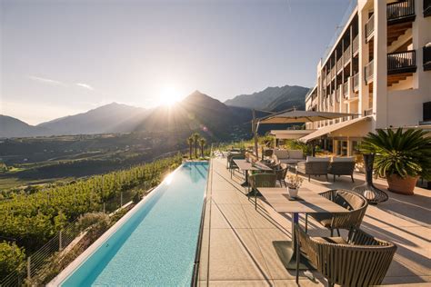 Außenansicht Hotel Tyrol Scena Schenna • Holidaycheck Südtirol Italien