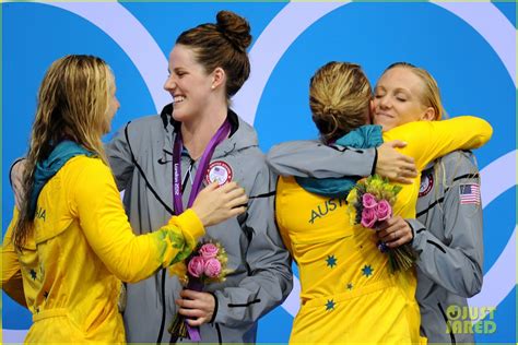 U S Women S Swimming Team Wins Gold In 4x200m Relay Photo 2695456 Photos Just Jared