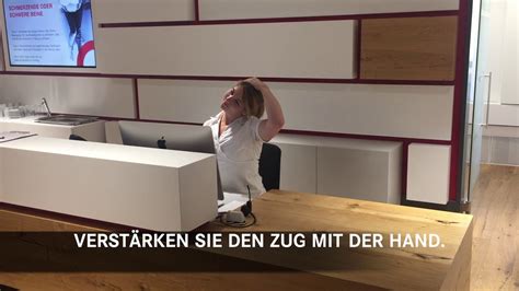 Bei der sitzerhöhung ist das alter eher nebensächlich, schließlich sitzt der gurt nur ab lebensjahr, die kleiner als 150 cm sind, dürfen in kraftfahrzeugen auf sitzen, für die sicherheitsgurte vorgeschrieben sind, nur mitgenommen werden. Fit am Arbeitsplatz - Übungen im Sitzen - YouTube