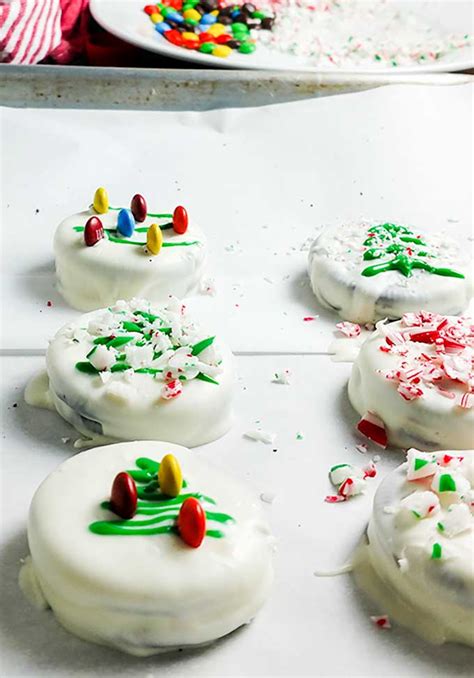 Easy Chocolate Dipped Oreo Christmas Cookies On The Go Bites
