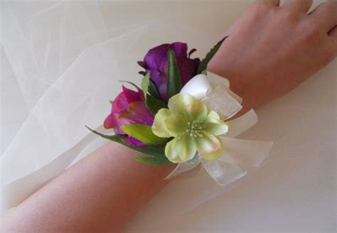 How To Make Wrist Corsages Simple And Easy Steps To Make Wrist