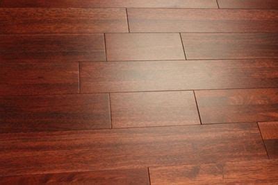Memilih lantai vinyl merupakan solusi bagi kalian yang ingin menggunakan lantai motif kayu dengan harga yang murah. Pin di Situs Bangunan