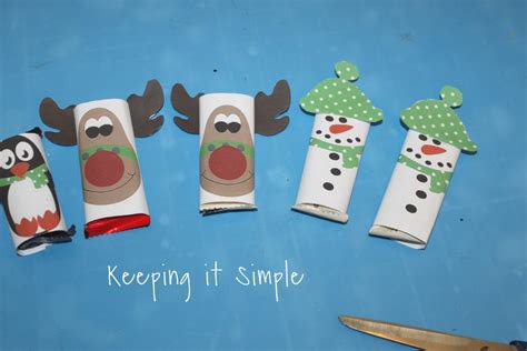 Here are some cute free printable christmas candy wrappers that you can use to wrap candies,chocolates,cookies and any other christmas party favors that you may like. Free Christmas Candy Bar Wrapper Download : Posts Similar ...