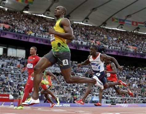 Usain Bolt Flashes His Speed To Gold Medal In 100m Olympic Records Usain Bolt Nbc Olympics