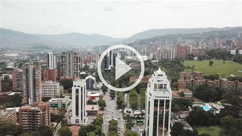 Regional Stock Vista Aérea De La Ciudad De Medellín Con Tránsito