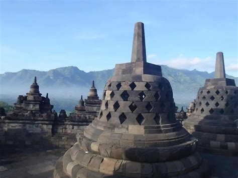 5 Tempat Bersejarah Di Indonesia Traveling Yuk