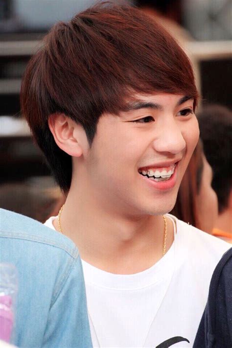 กรณีที่พ่อของนักแสดงหนุ่ม ไวท์ ณวัชร์ พุ่มโพธิงาม ดารานักแสดง ถูกหนุ่มคู่กรณีทำร้ายร่างกายด้วยการต่อยและยังตบ. ชมรมคนรักไวท์ ️ @Birthday Nine Entertain ครบรอบ 12 ปี ...