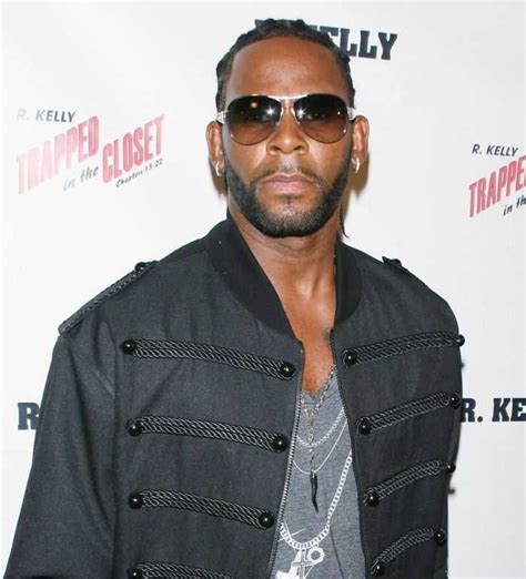 He used to sing on. R.Kelly - Biography 2020 - BiographON