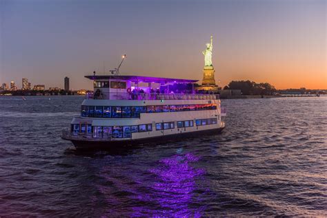 New Years Eve Fireworks In Nyc Cruise 2020 Hot Deals From Sailo