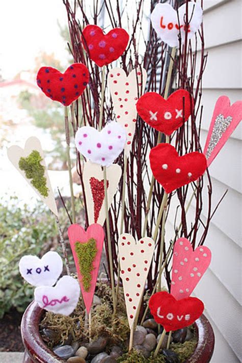 20 Romantic Outdoor Valentine Decorations Homemydesign