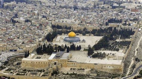 Kami adalah distributor baju muslim pria seperti gamis pria, celana sirwal, jubah pria, rompi sholat, koko pakistan dan kemeja pria. Masjid E Aqsa - Gambar Islami