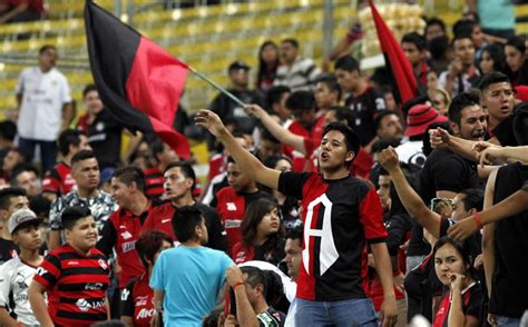 Los rojinegros del atlas siguen en franco camino al precipicio, y esta noche el árbitro luis enrique santander colaboró a darle un empujón atlas vs toluca se marcaron tres penaltis en el partido. Atlas vs Toluca: horario para ver HOY EN VIVO juego ...