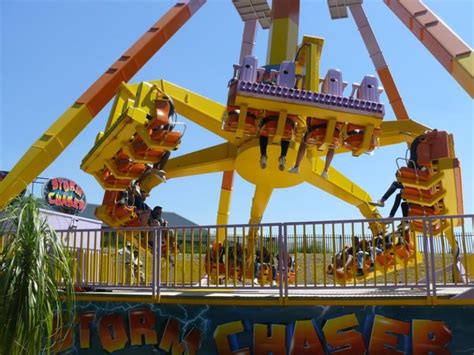 Watch People Welcomed Gold Reef Citys New Ride With Excitement