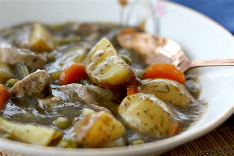 Roast lamb with mint and rosemary gravy. Slow Cooker Minted Lamb Stew - Makes, Bakes and Decor