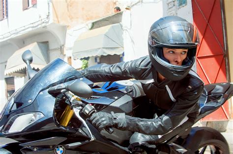 Ilsa Faust Rebecca Ferguson Mit Der Bmw S 1000 Rr In Mission Impossible Rogue Nation Von