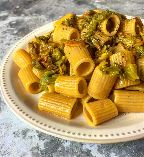 PASTA ALLO ZAFFERANO E FIORI DI ZUCCA | Silvia&Rosmarino