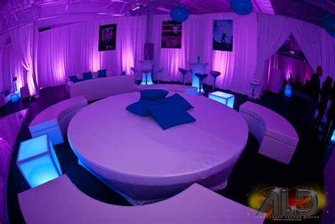 Cool Party Room With Creative Decorations