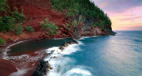 Red Sand Beach on Kaihalulu Bay – An Exotic Pocket Beach in Maui | Only