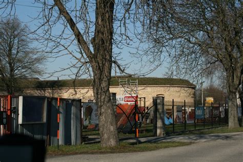 O godzinie 18:00 polacy podejmą na stadionie w sankt petersburgu słowację. Bastióny III a IV sa využívajú ako sklad stavebnín - Nemčok.SK
