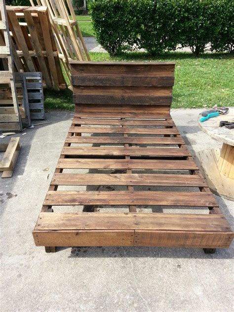 Twin Bed Made Completely From One Full Size Pallet Diy Pallet Bed
