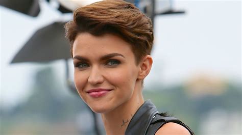 oitnb s ruby rose gets the scare of her life from crazed gunman video sheknows
