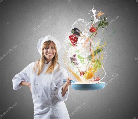 Chef Holding Frying Pan — Stock Photo © Alphaspirit 55135453