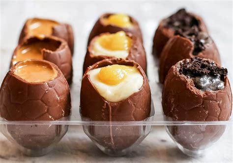 Cheesecake filled easter eggs with chocolate easter eggs, cream cheese, sweetened condensed milk, vanilla extract, butter, apricot jam, orange juice. DIY Filled Easter Eggs - Love Swah | Recipe in 2020 | Food ...