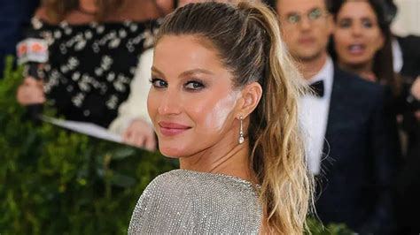 gisele s legs and abs steal the show in striking new photos displaying her unbelievable physique