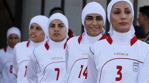 Fußball Iranische Nationalspielerinnen Als Männer Entlarvt Welt