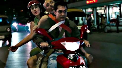 Watch the funny scene of 3 idiots.rancho gave electric shock to a senior who take ragging of juniors in. 3 Idiots - Funny Hospital Scene - Aamir Khan - YouTube