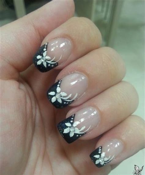 Wer ein nageldesign selber machen möchte, der kann sich nicht nur kreativ austoben, er hat hinterher auch schöne nägel und kann auf das design sehr stolz wer sich mit nail arts bereits auseinander setzt, der hat sicherlich schon einige von den kommenden produkten zu hause. Schwarz-Weiße Gelnägel selber machen - 70 Gelnägel Muster