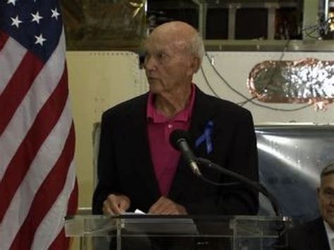 Michael collins, the nasa astronaut who was the command module pilot for the apollo 11 mission to the moon, has died at age 90 after battling cancer. Michael Collins honors Neil Armstrong - YouTube