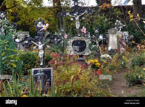 Cemetery Of The Nameless Vienna Hi Res Stock Photography And Images Alamy