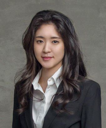 10년 전 결혼 영상 보는 민정&안쌤 순백의 신부 민정과 긴장한 안 선생님 풋풋한 모습의 하객들에 깜짝! 서경배 아모레퍼시픽 회장 장녀 서민정, 19일 비공개 결혼 | Save ...