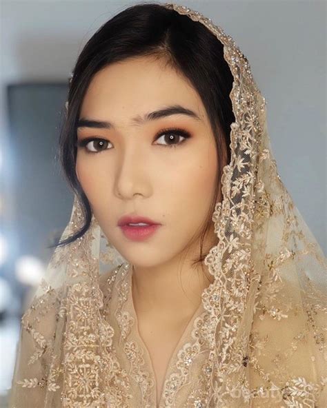 Maybe you would like to learn more about one of these? Lamaran Hingga Resepsi, Jadikan Makeup Flawless Isyana ...