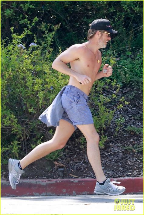Chris Pine Goes Shirtless During A Friday Jog In La Photos Photo 4619201 Chris Pine