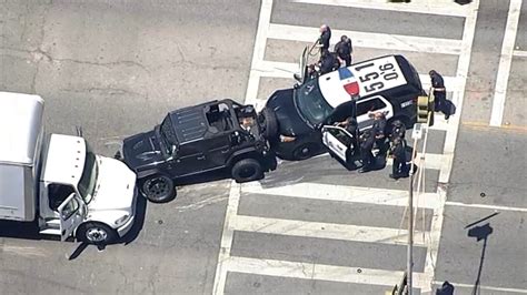 suspect in custody after tense standoff at end of chase in hollywood area abc7 los angeles