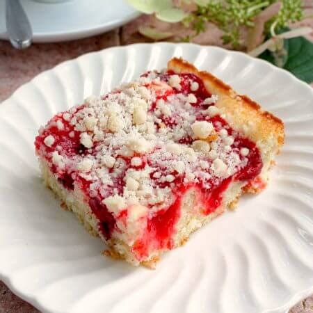 Delicious Cherry Coffee Cake With Crumb Topping Bunny S Warm Oven