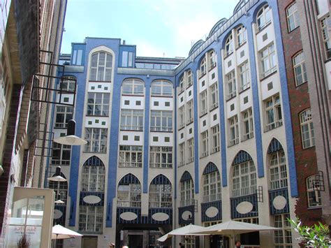 Der bahnhof hackescher markt ist eine im berliner ortsteil mitte des gleichnamigen bezirks gelegene station an der stadtbahn. Berlin Berlin II Hackesche Höfe und Markt