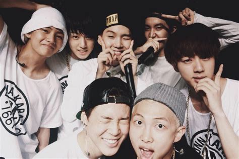 Bts aesthetic wallpaper for phone bts wallpaper aesthetic wallpapers iphone wallpaper min yoongi bts bts suga bts taehyung aesthetic themes kpop aesthetic. bts aesthetic pics on Twitter: "bts group aesthetic http ...