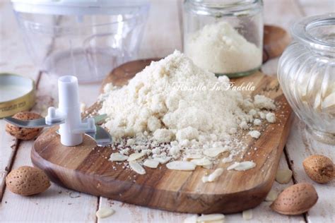 Questa pasta di spinaci con pesto di cavolo, porri e mandorle tostate è ricca di semplice bontà genuina. RICETTA FARINA DI MANDORLE FATTA IN CASA