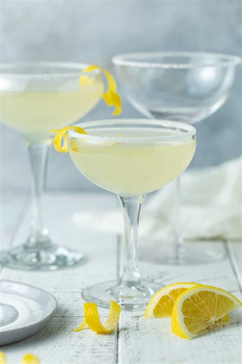 Easy Elderflower Lemon Drop Martini Recipe Made W Only 5 Ingredients