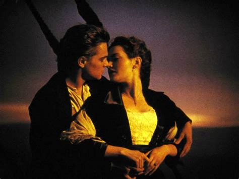 Titanic The Famous Kiss Of Rose Kate Winslet And Jack Leonardo
