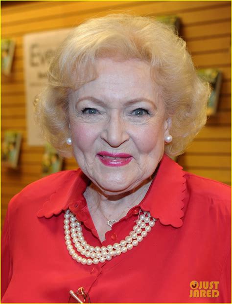 Betty White Book Signing At Barnes And Noble Photo 2611611 Betty