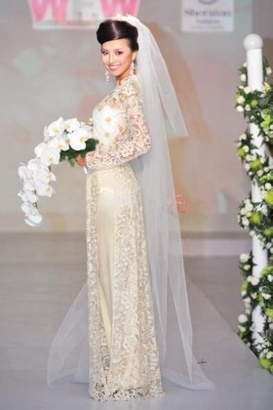Get the best deals on chinese traditional wedding dress and save up to 70% off at poshmark now! Wedding Ao Dai, So pretty! | Áo dài, Dép, Trang phục