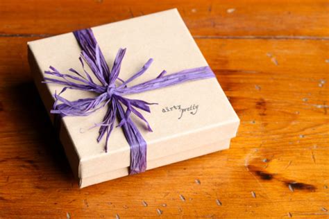 No matter her style or your budget, we have you covered with 87 whether it's for a birthday, anniversary, or just to say thanks, we've found 87 great options. 14th Anniversary Gifts for Her: unique gold jewelry for ...